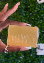 Load image into Gallery viewer, Amber Radiance (Hypigmentation Soap)